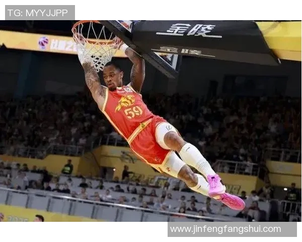 广厦vs稠州,场上篮球比赛,场下宝贝斗舞 广厦vs稠州,场上篮球比赛,场下宝贝斗舞